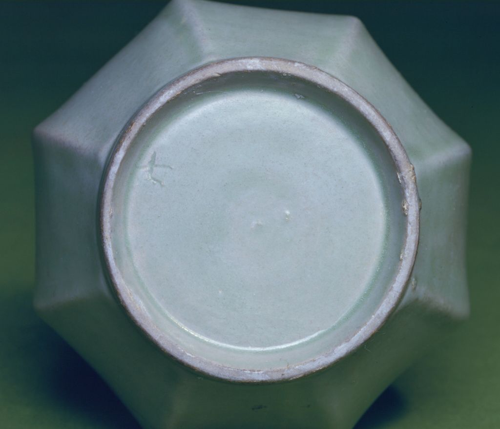 图片[2]-Yue Kiln Secret Color Porcelain Octagonal Clean Bottle-China Archive